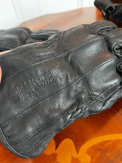 Motorcycle gloves