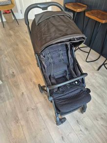 Zummi Explorer Compact Stroller in black
