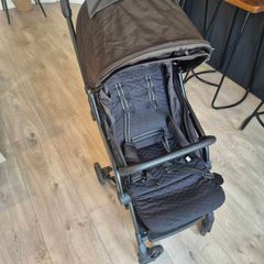 Zummi Explorer Compact Stroller in black