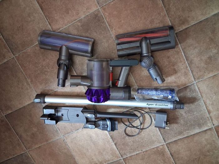 Dyson V6, fully serviced, new battery.