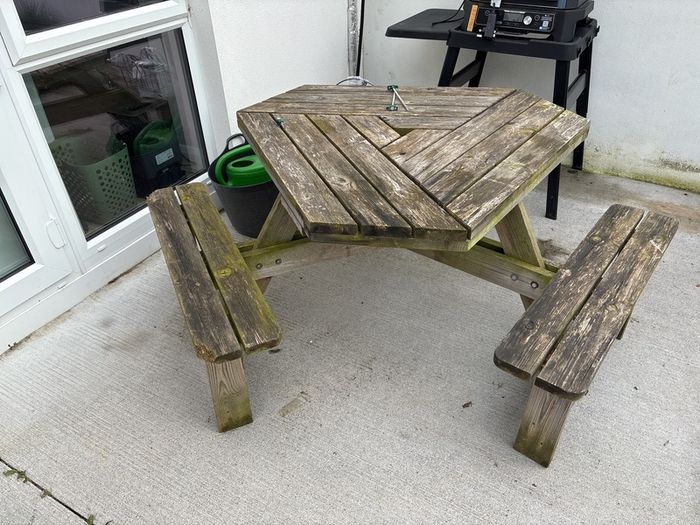 picnic bench