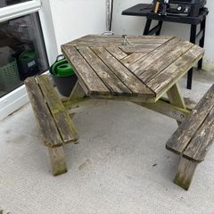 picnic bench