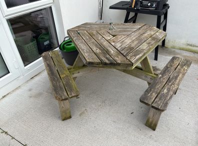 picnic bench