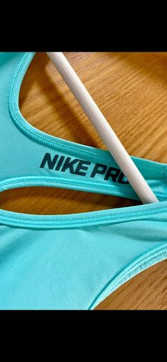 Woman's Nike Size Small Duo