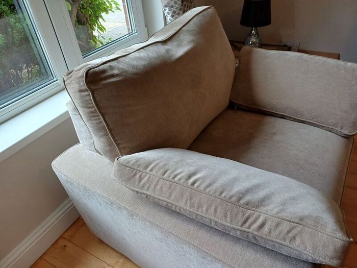 sofa and 2 armchairs for sale 6 months old