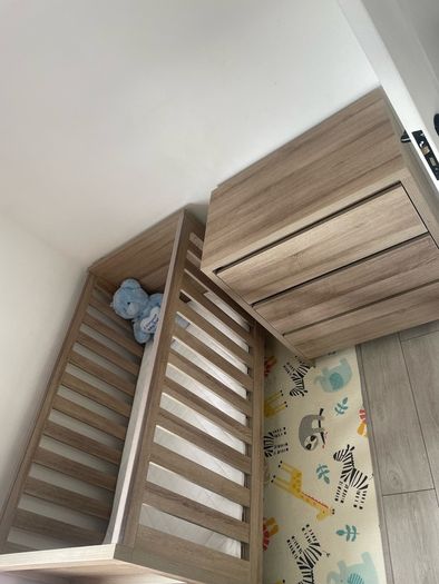 Tutti Bambini cot and chest drawers