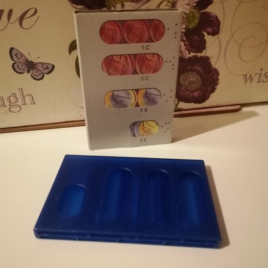 Euro coin sorting and storage card