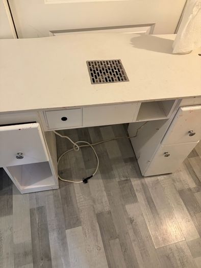 nail table