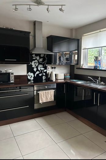 Black high gloss kitchen units and countertop