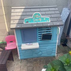 Ice cream shop outside toy