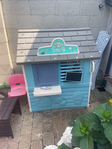 Ice cream shop outside toy