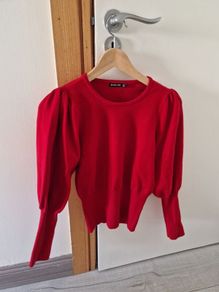 Red sweater stradivarius