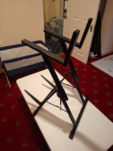 Amplifier Stand