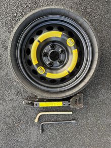 VW Touareg space saver with jack and brace