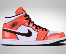 Jordan 1 Turf Orange/Black/White Size 10.5UK