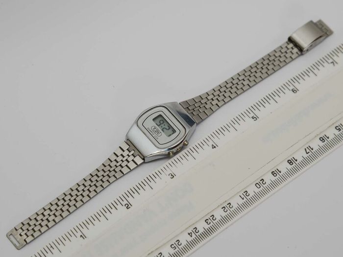 Vintage Ladies Tuzja LCD/ Quartz Watch