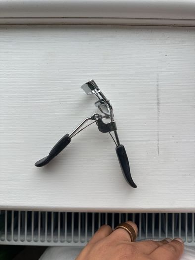 Eyelash Curler and Threading Device