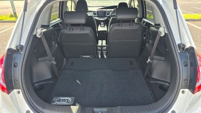 2016 Honda Jade 1.5, Hybrid (6 Seater)