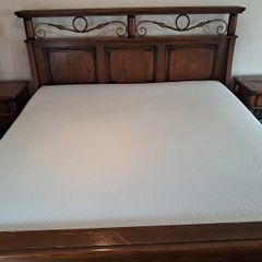 Kingsize Bed & lockers & chest of drawers
