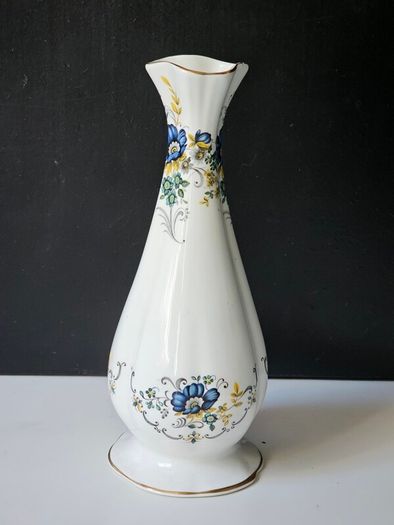 Royal Tara "Cornflower" Bud Vase