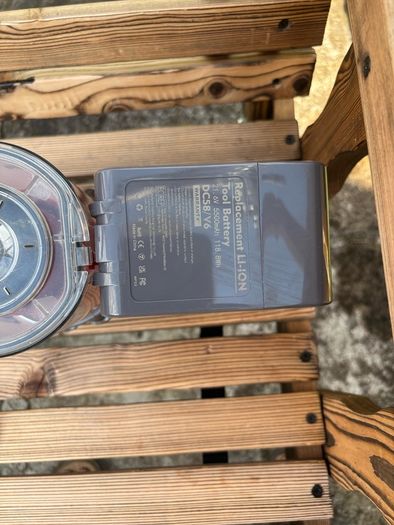 Dyson V6
