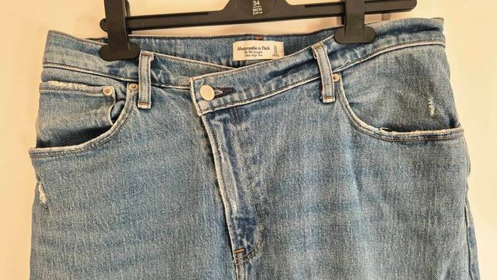 Abercrombie & Fitch Curve Love Ultra High Rise 90s Straight Jeans W31/UK12-14 Long