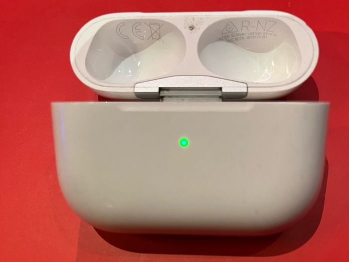 Apple Airpods Pro MagSafe Charging Case