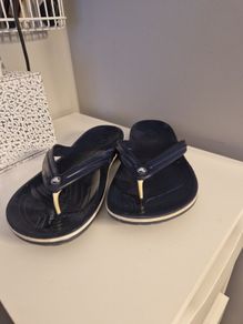 crocs flip flops