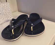 crocs flip flops