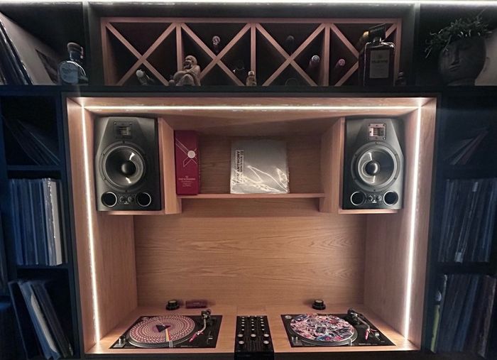2 X Technics SL-1200MK2 turntables, 2 X Traktor scratch vinyl records, Native instruments Z2 mixer with all connections,2 X Kali LP6 speakers and a pair of Sony headphones