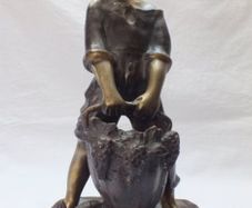 Giovanni De Martino (1870-1935) Street Boy 32cm, 4.7 kg - Patinated Bronze, Marble, Signed