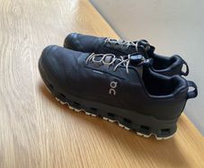 on Cloud trainers size 5.5 or 38.5