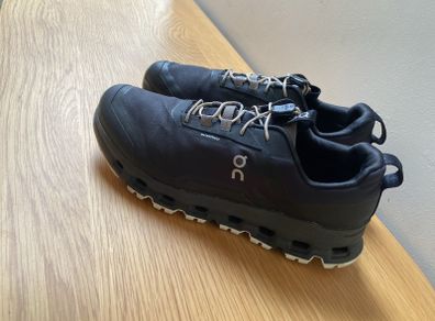 on Cloud trainers size 5.5 or 38.5