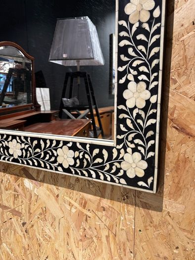 Large inlay mirror
