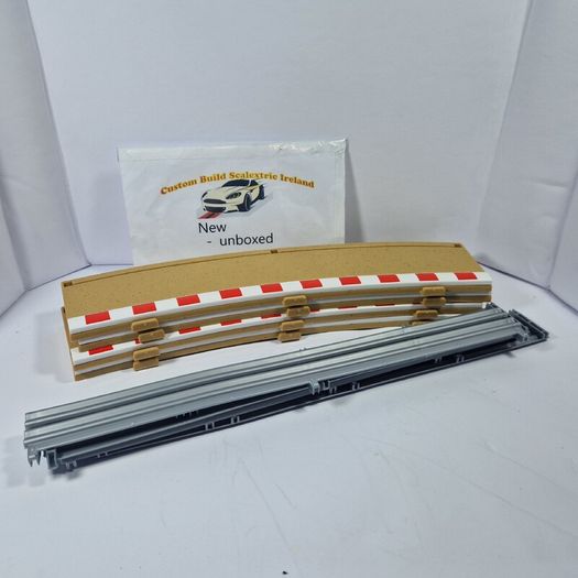 Scalextric C8238 4x NEW Radius 4 Outer Borders Barriers ( R4 )