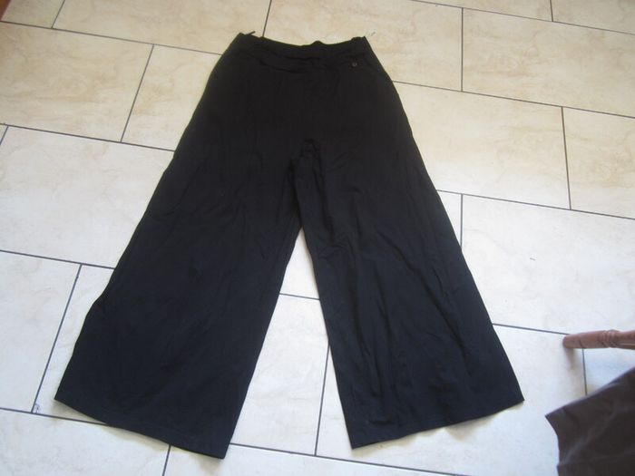BLACK    stretch  wide leg    size Large