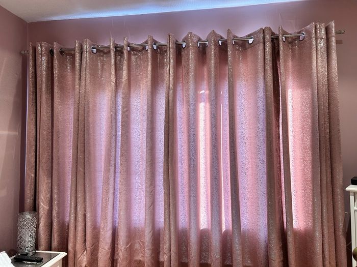 2 pairs of 66"x72" pink silver curtains and silver curtain pole. Collection only Swords