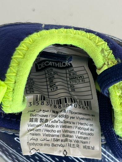 kids high top Astro football boots 9.5 junior