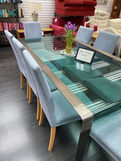 table and 8?chairs