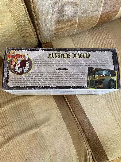 Munsters Dracula  1:18