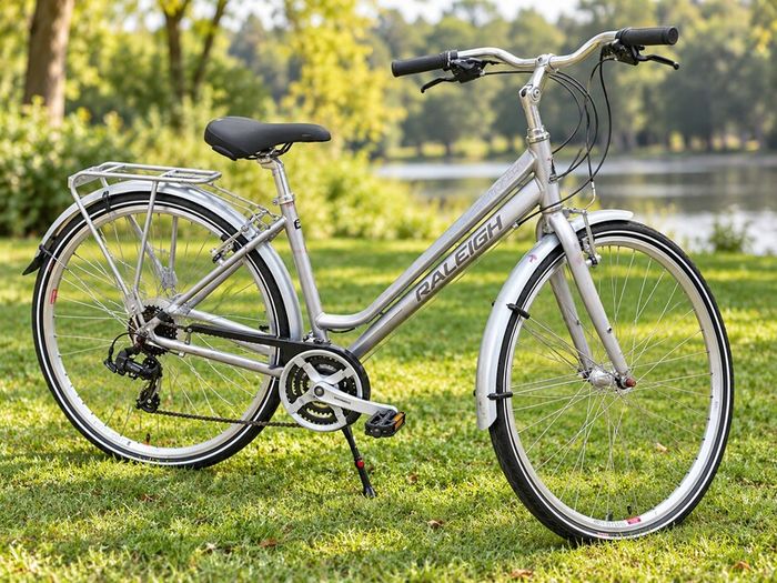Raleigh Pioneer Tour Ladies Hybrid Bike  Size M 700C Wheels Shimano Gears