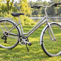 Raleigh Pioneer Tour Ladies Hybrid Bike  Size M 700C Wheels Shimano Gears