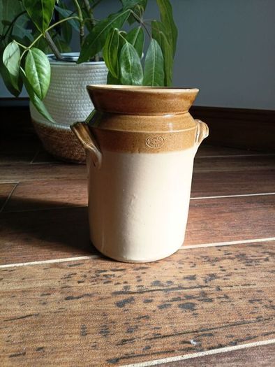 Stoneware storage jar