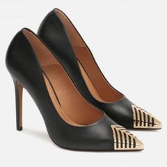 Leather pumps with a metal toe