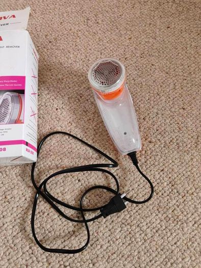 Lint remover for clothes and fabrics