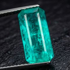 Rare 4.82 ct Natural Emerald. Massive Statement Gem with Full Antwerp Report Retail Estimate 3200 to 3800 Euros