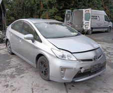 Breaking Toyota Prius 2012 hybrid