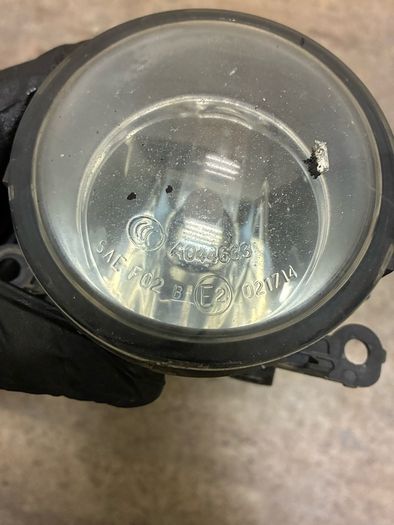 Pair of Genuine Renault / Dacia Front Fog Lights (Valeo) PRICE INCLUDES FITTING