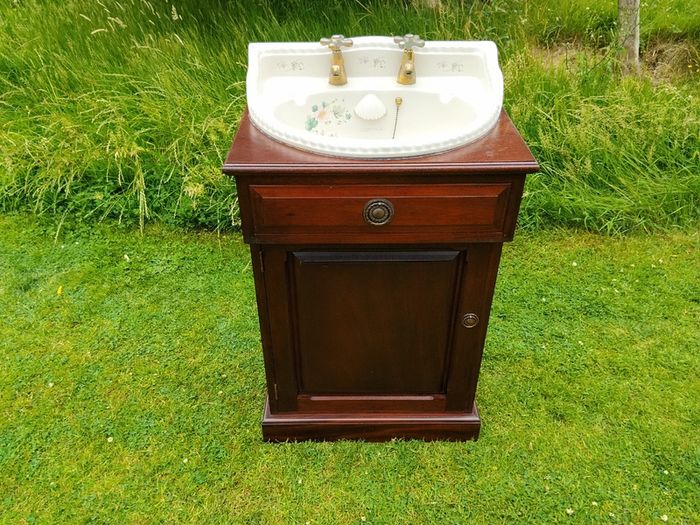 Heritage Vanity Unit and Sink