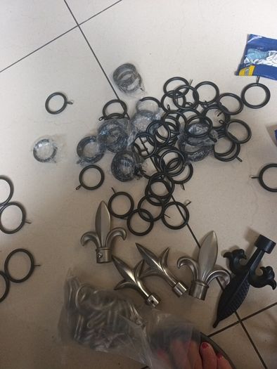 Mixed Bundle  Of  Black & Silvet Metal  Curtain  Rings. Size.